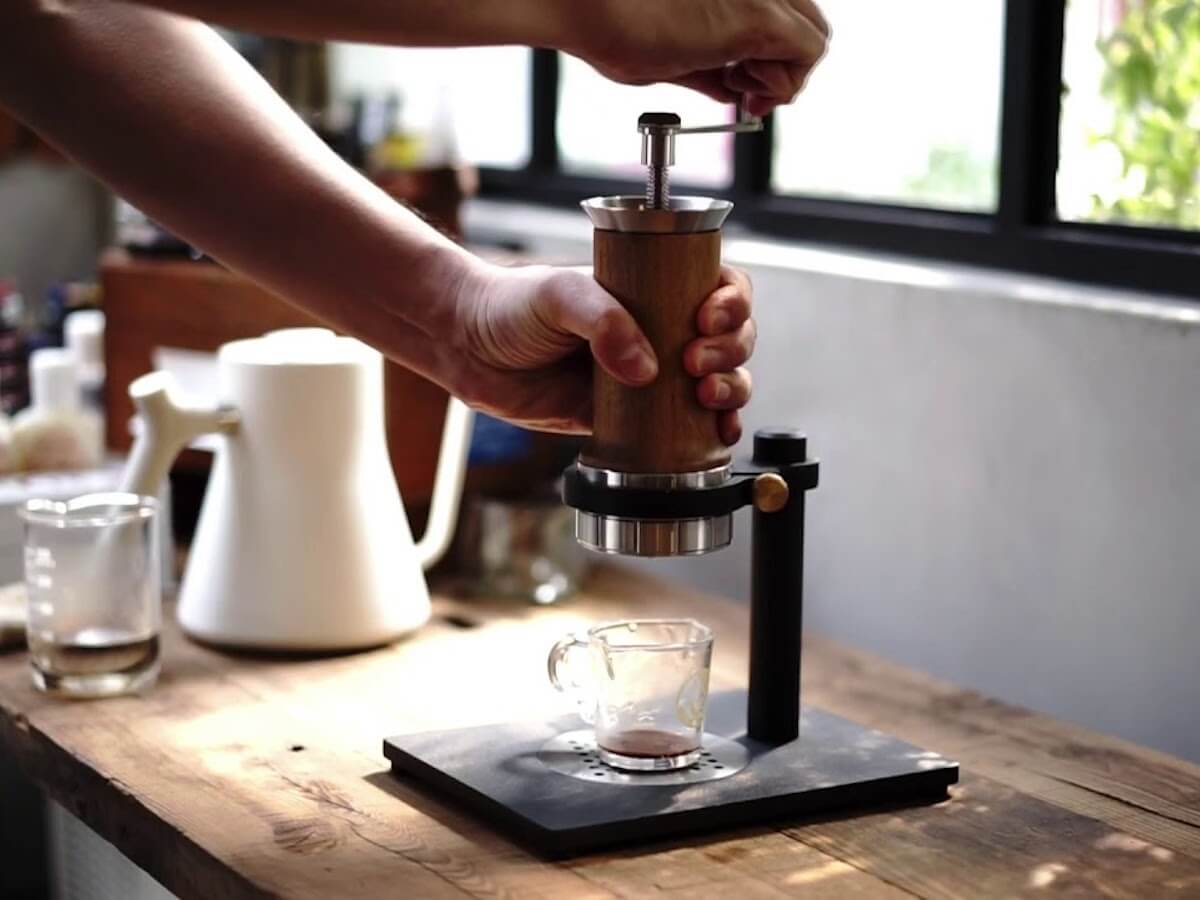 Aram | Espresso Maker w. Steel Support - Auburn