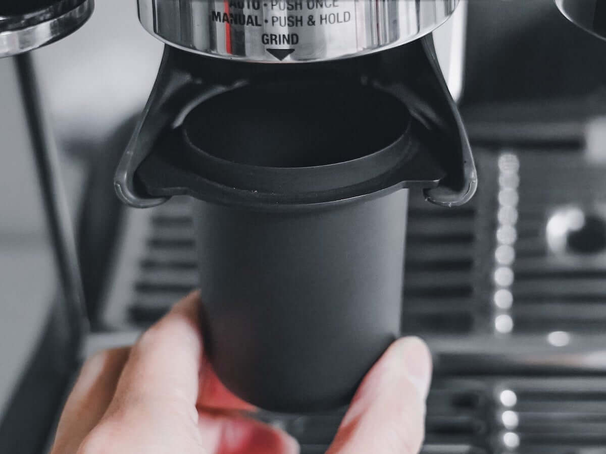 Tasse Dosage Magnétique Normcore 58 Mm - Porte-Filtre Expresso 2-en-1 Avec Shaker Anti-Statique - Aluminium Noir Mat