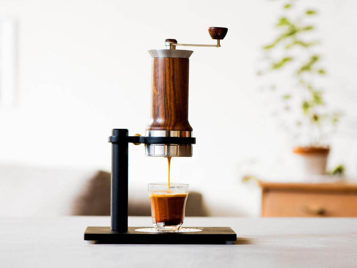Aram | Espresso Maker w. Steel Support - Chestnut