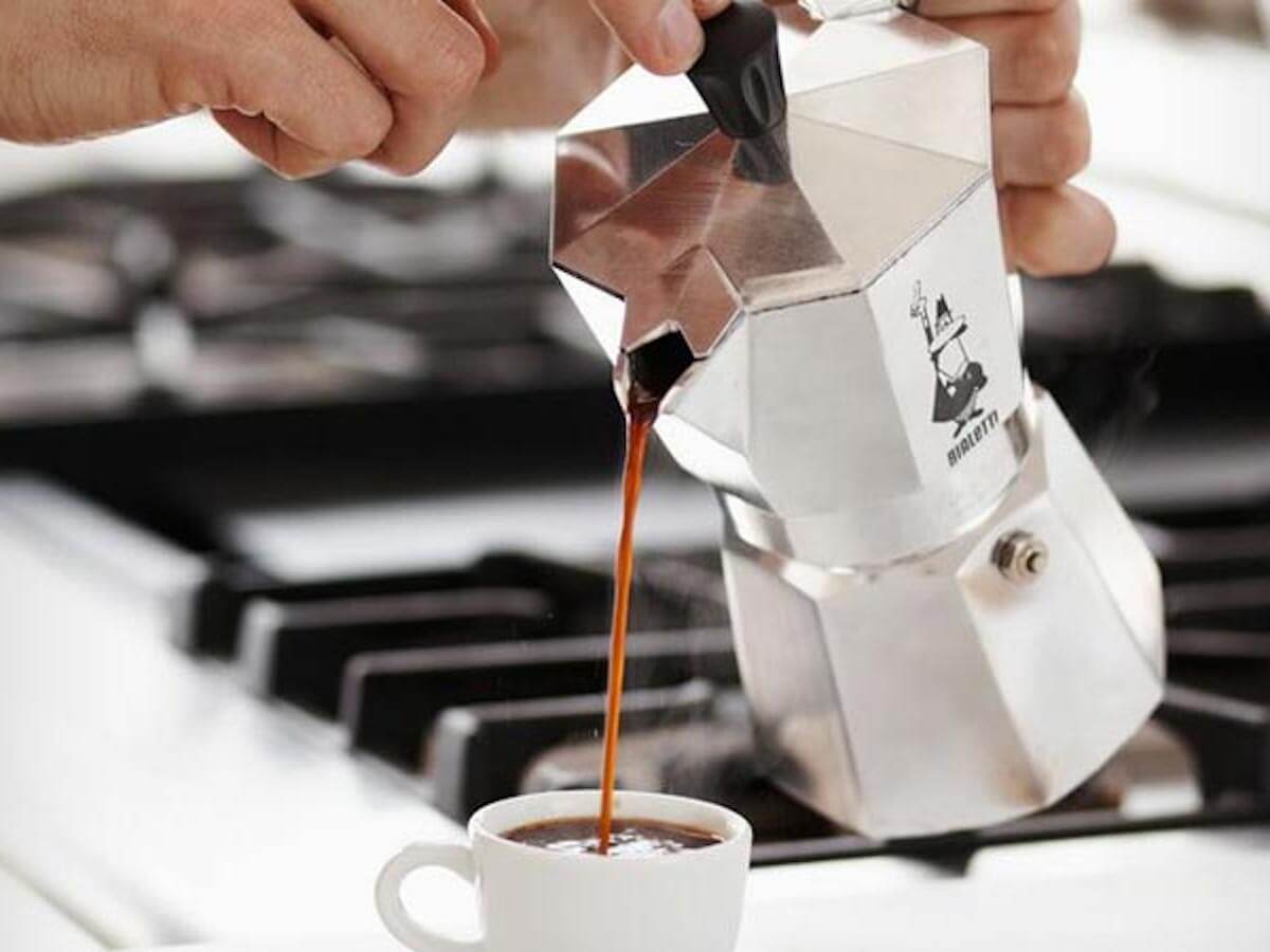 https://cafune.ca/cdn/shop/products/bialetti-moka-express-moka-pot-coffee-maker-lifestyle-3_1600x.jpg?v=1534288635